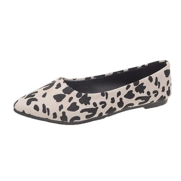 Women's leopard print flat pumps with pointed toe and low heel on rubber sole