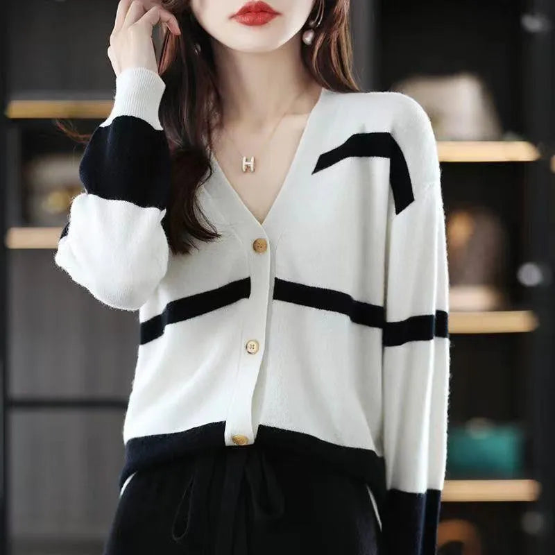 Women's striped V-neck knitted cardigan with 3D pattern effect in slim fit