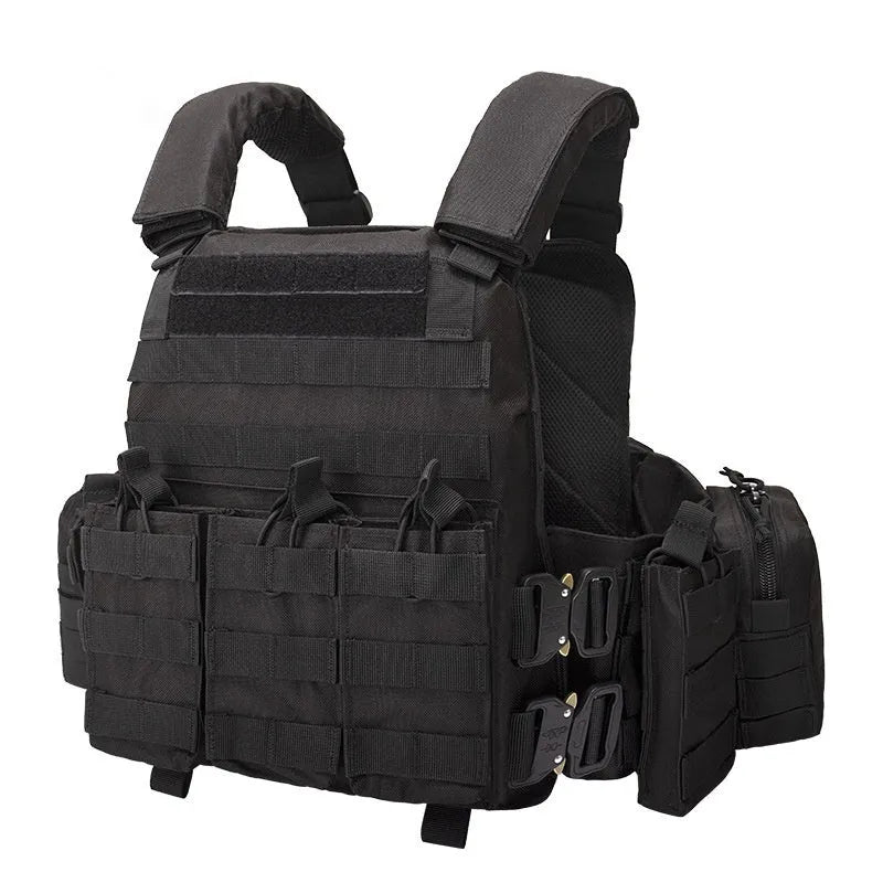 Men's camouflage tactical vest in wear-resistant polyester, shown in an outdoor setting.