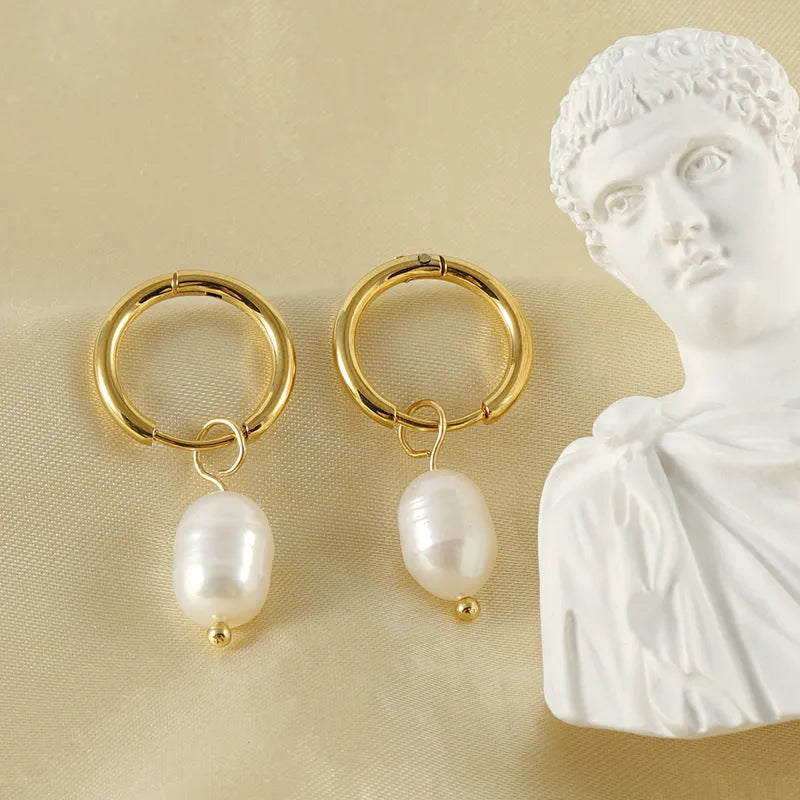 Gold electroplated stainless steel earrings with geometric shape and pearl decorative elements