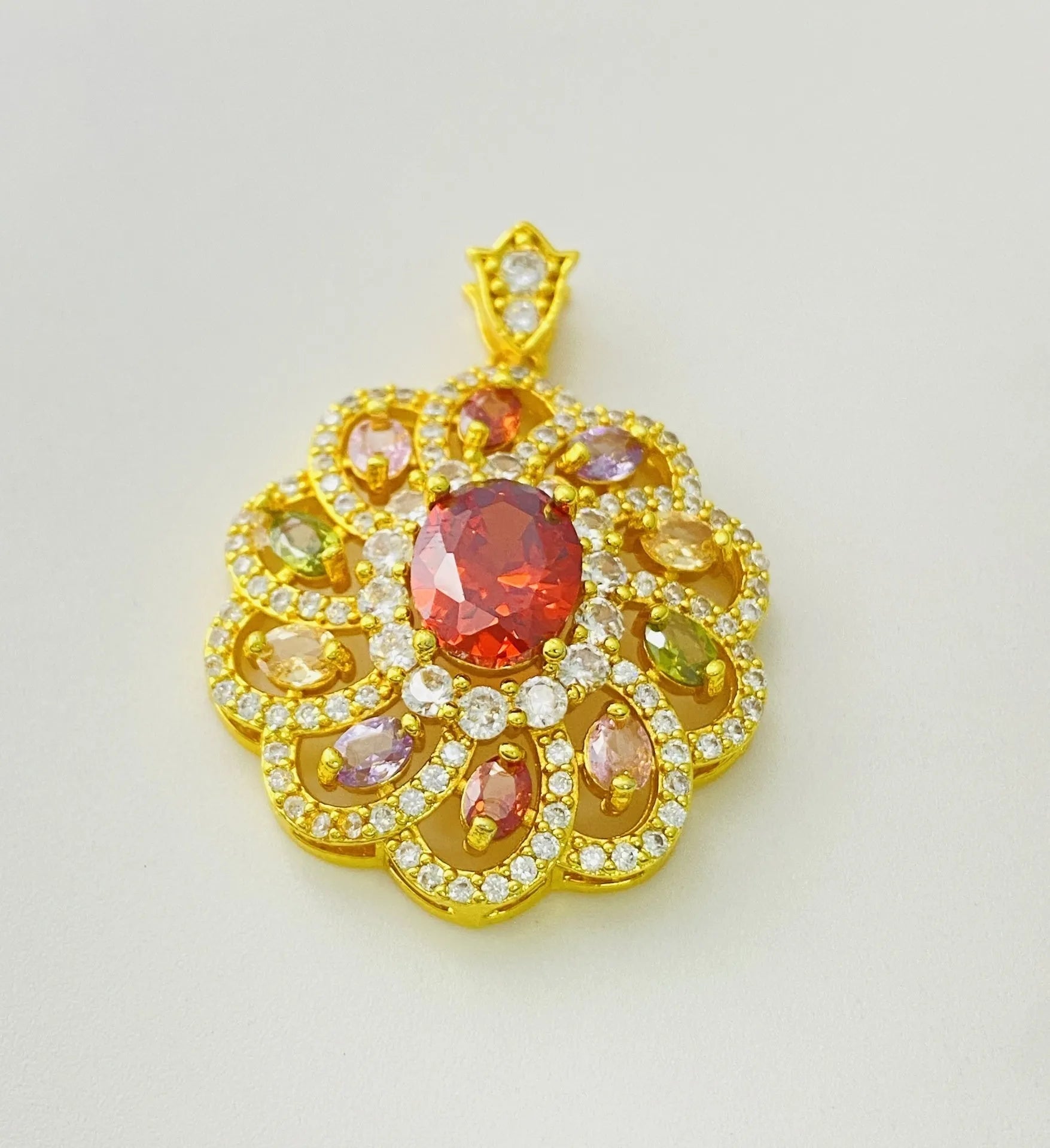 Women's colourful zircon flower pendant necklace in gold, champagne gold or platinum colour finishes