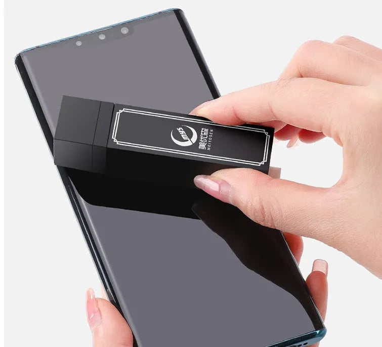Black pack of 40 disposable antibacterial phone screen cleaning wipes