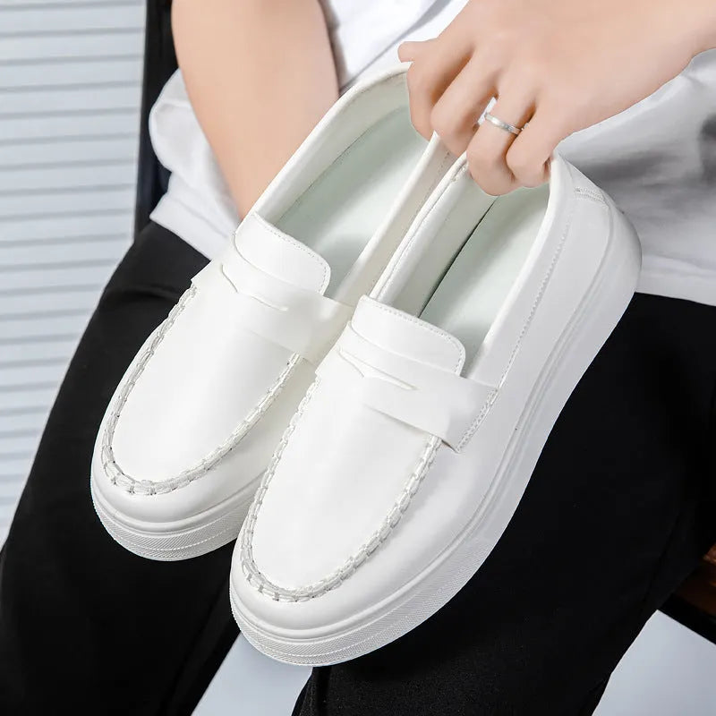 Men's British style casual leather-look shoes with round toe in white, black and white, and khaki colours