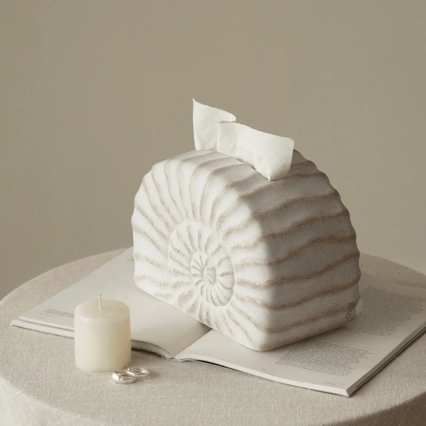 Conch ramble coloured resin decorative tissue box with modern simple design