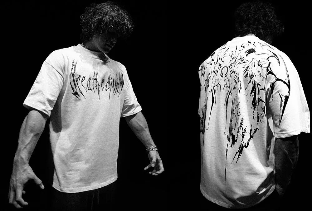 A dark style, loose-fitting plus size men's cotton short-sleeved T-shirt with gilding craft detail.