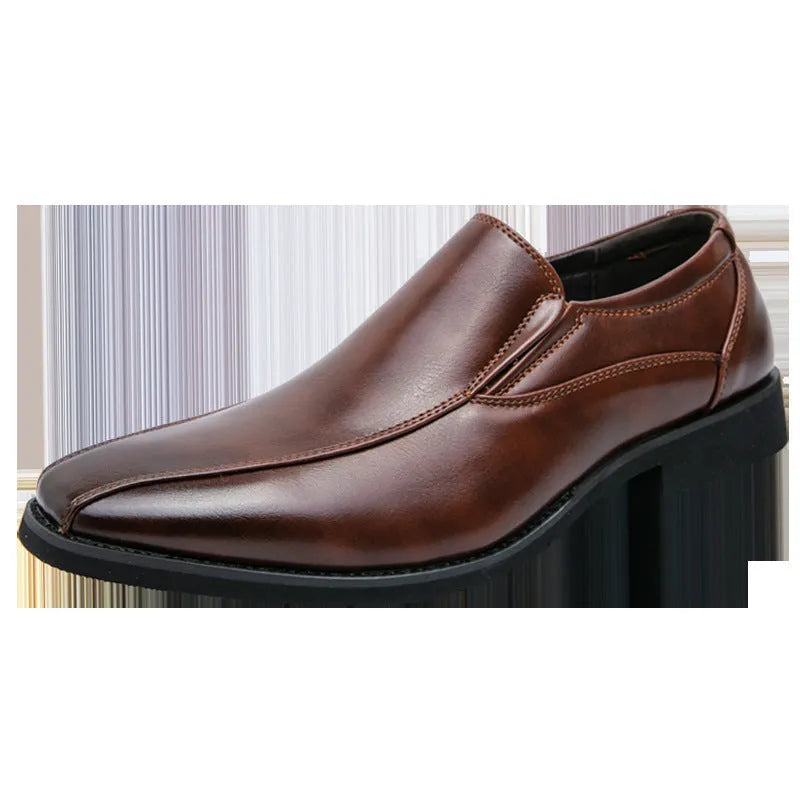 Men's black pointed toe casual shoes made of artificial PU leather with a rubber sole.