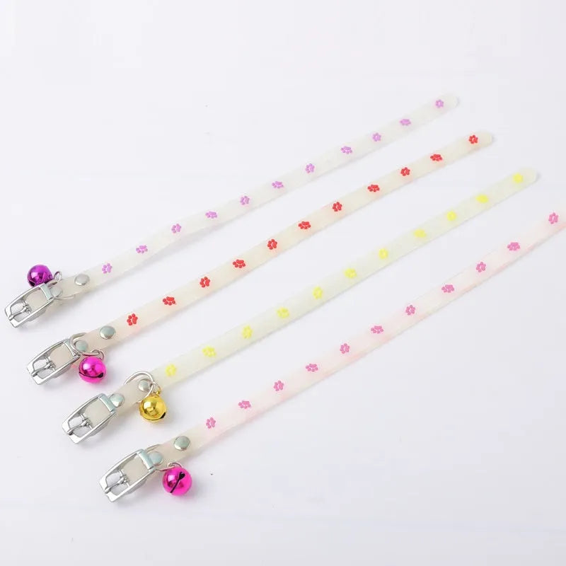Meow Xinbao luminous cat collar with silicone chain, metal bell, and night-time glow feature
