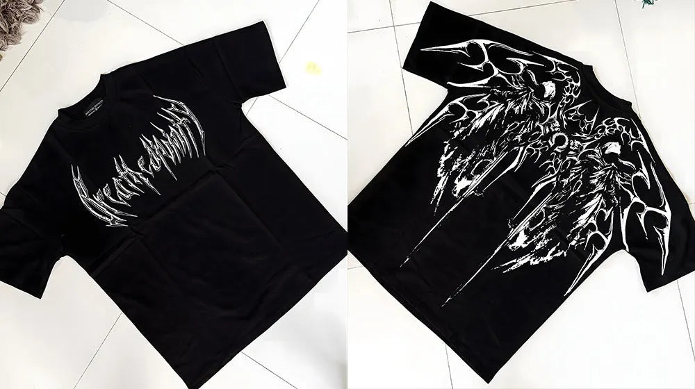 A dark style, loose-fitting plus size men's cotton short-sleeved T-shirt with gilding craft detail.