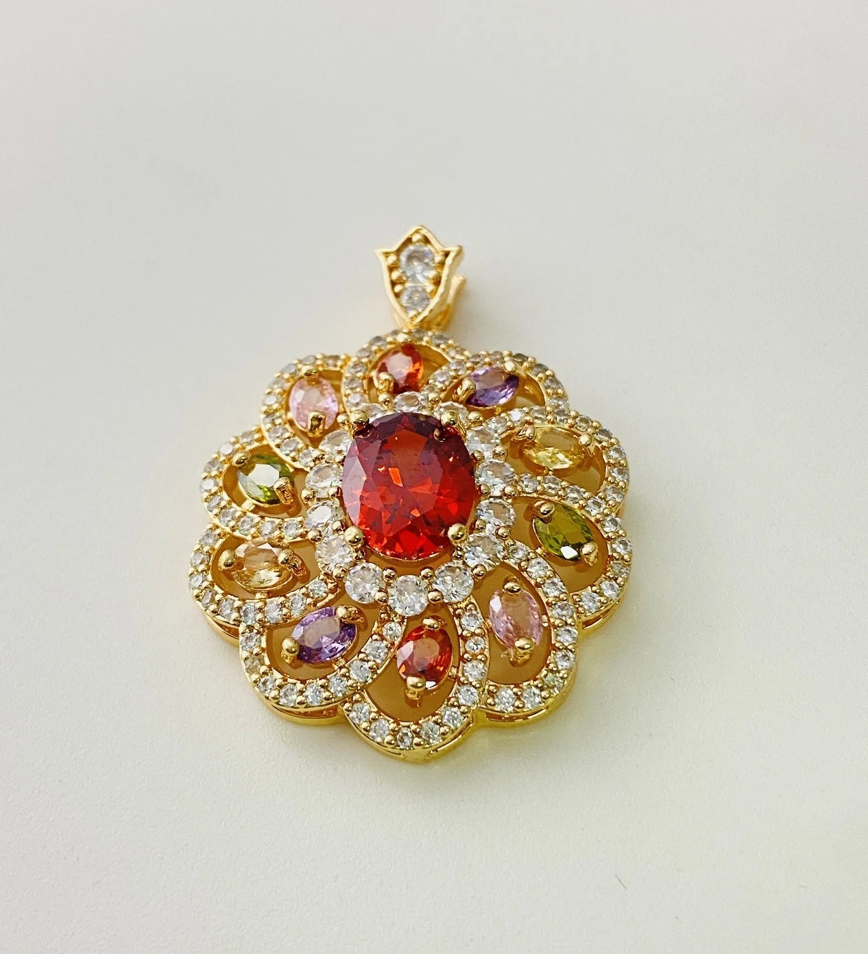 Women's colourful zircon flower pendant necklace in gold, champagne gold or platinum colour finishes