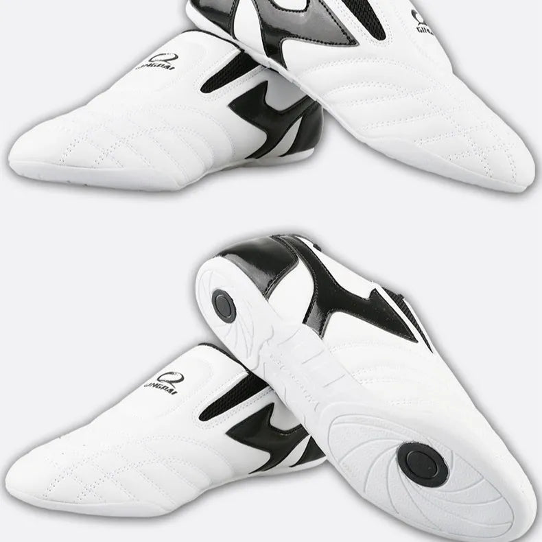 Black and white children's soft bottom boxing shoes for Taekwondo and Sanda training