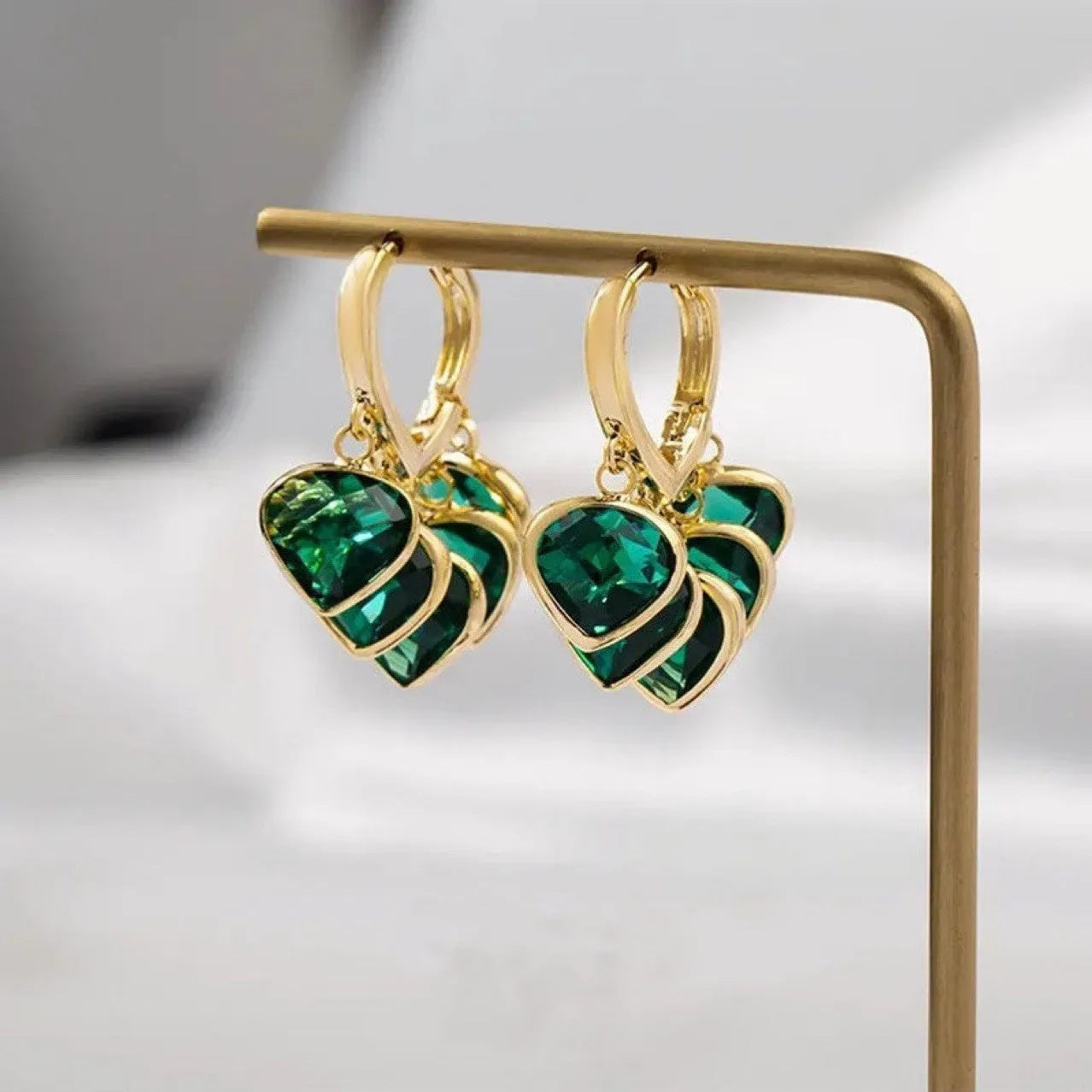 Korean style heart-shaped green glass ear clip earrings with alloy inlay artificial gemstones