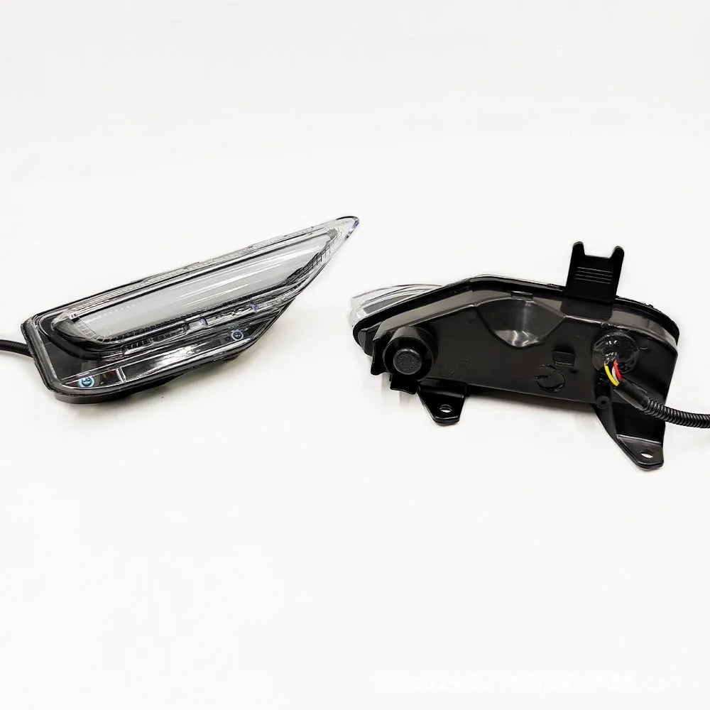 Infiniti Q50 Q70 front bumper LED turn signal and daytime running lamp unit