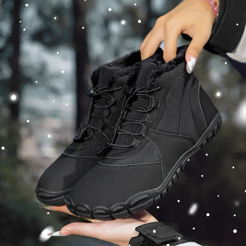 Unisex waterproof snow boots with fleece lining and non-slip rubber soles in black colour