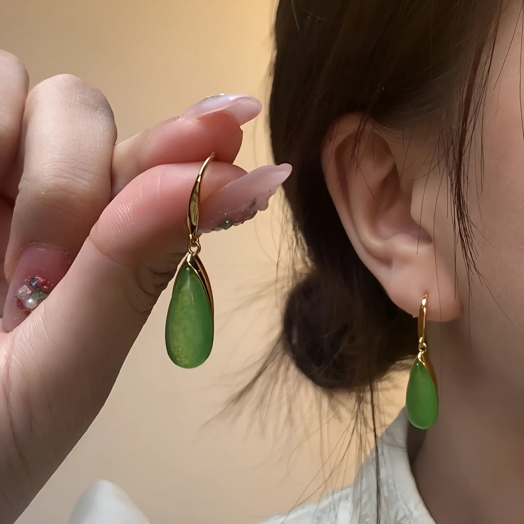 Retro geometric water droplet earrings in jade green with Chinese style