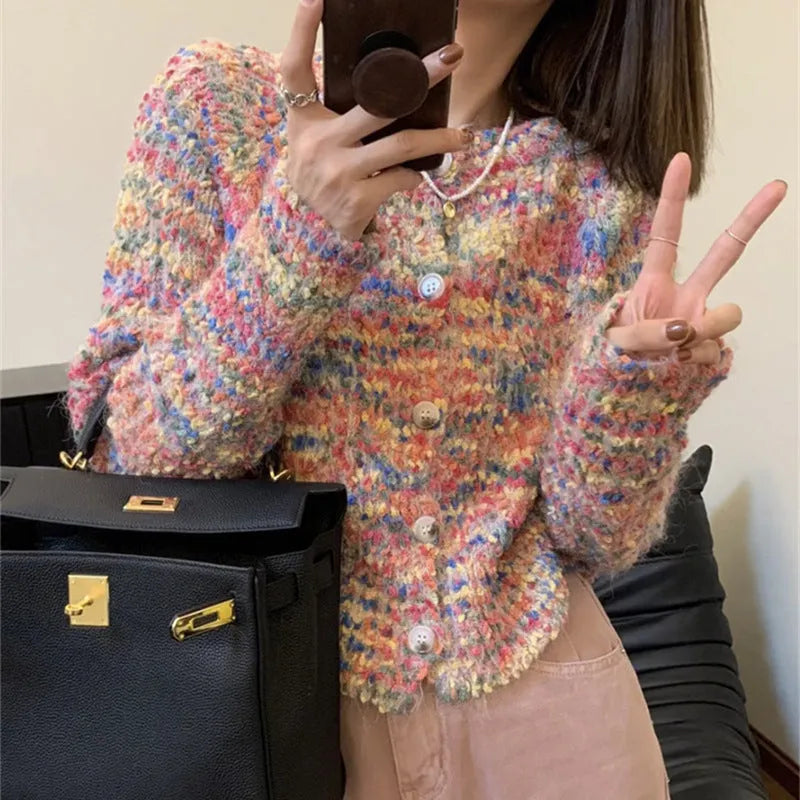 Retro slim fit knitted cardigan in pink or green acrylic fibre with regular sleeves