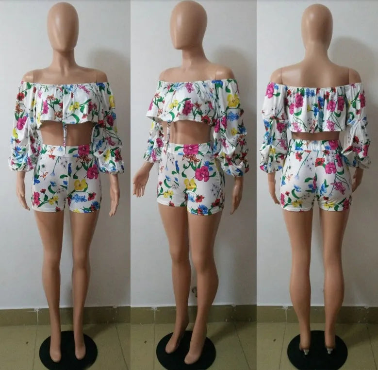 Women's two-piece short set with long pile sleeves and multicolour digitally printed shorts.