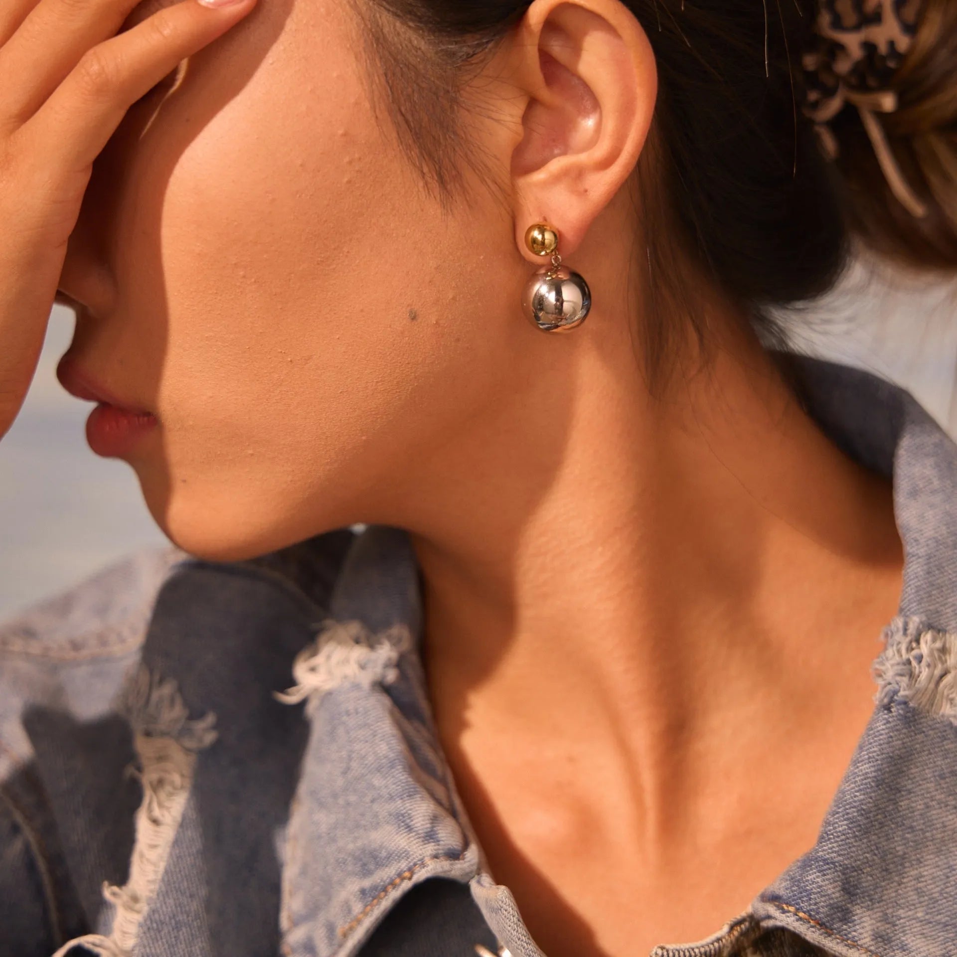 Stainless steel colour-block ear studs with round bead geometry and 18K gold electroplating