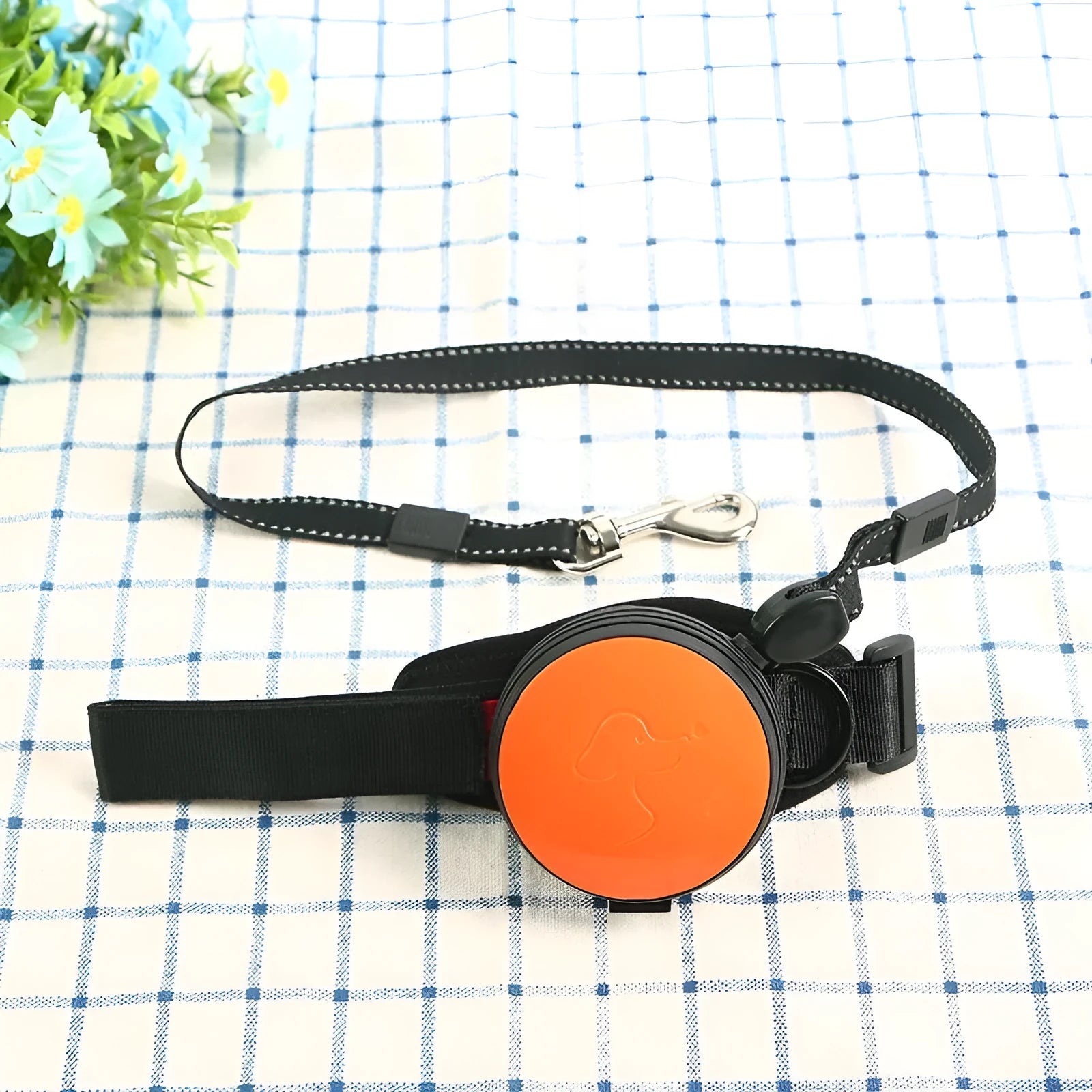 Automatic retractable dog leash with explosion-proof mechanism in six colour options