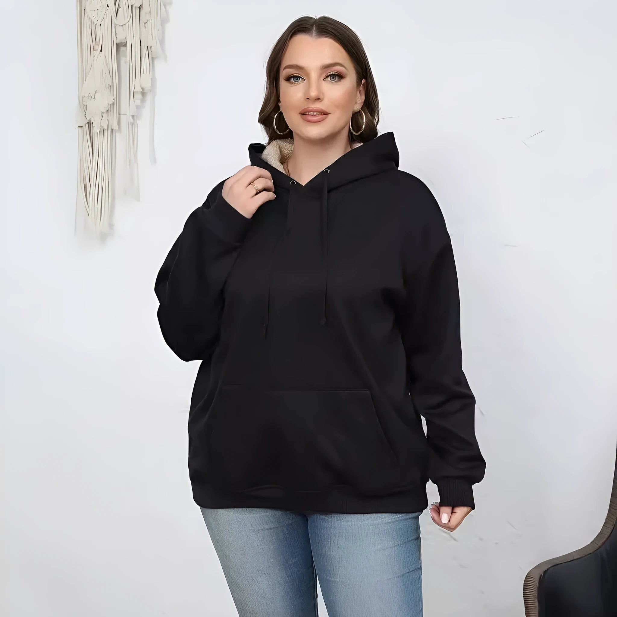 Women's loose fit hooded sweatshirt in thick polyester fabric with side pockets