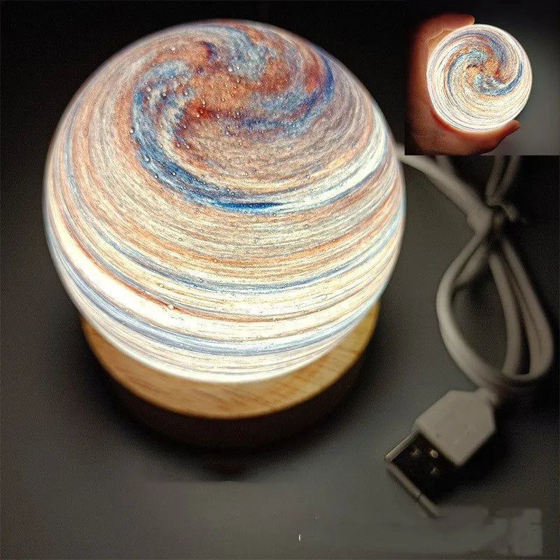 Planet-themed USB plug-in night light with three-colour dimming on a base, showing 80x90mm size.