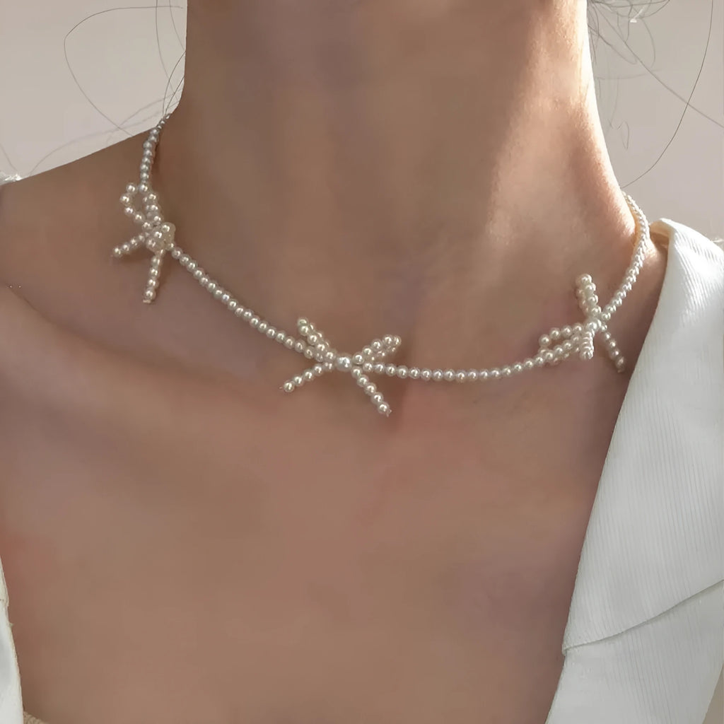 White sweet bow pearl necklace for women with adjustable length and geometric centrepiece