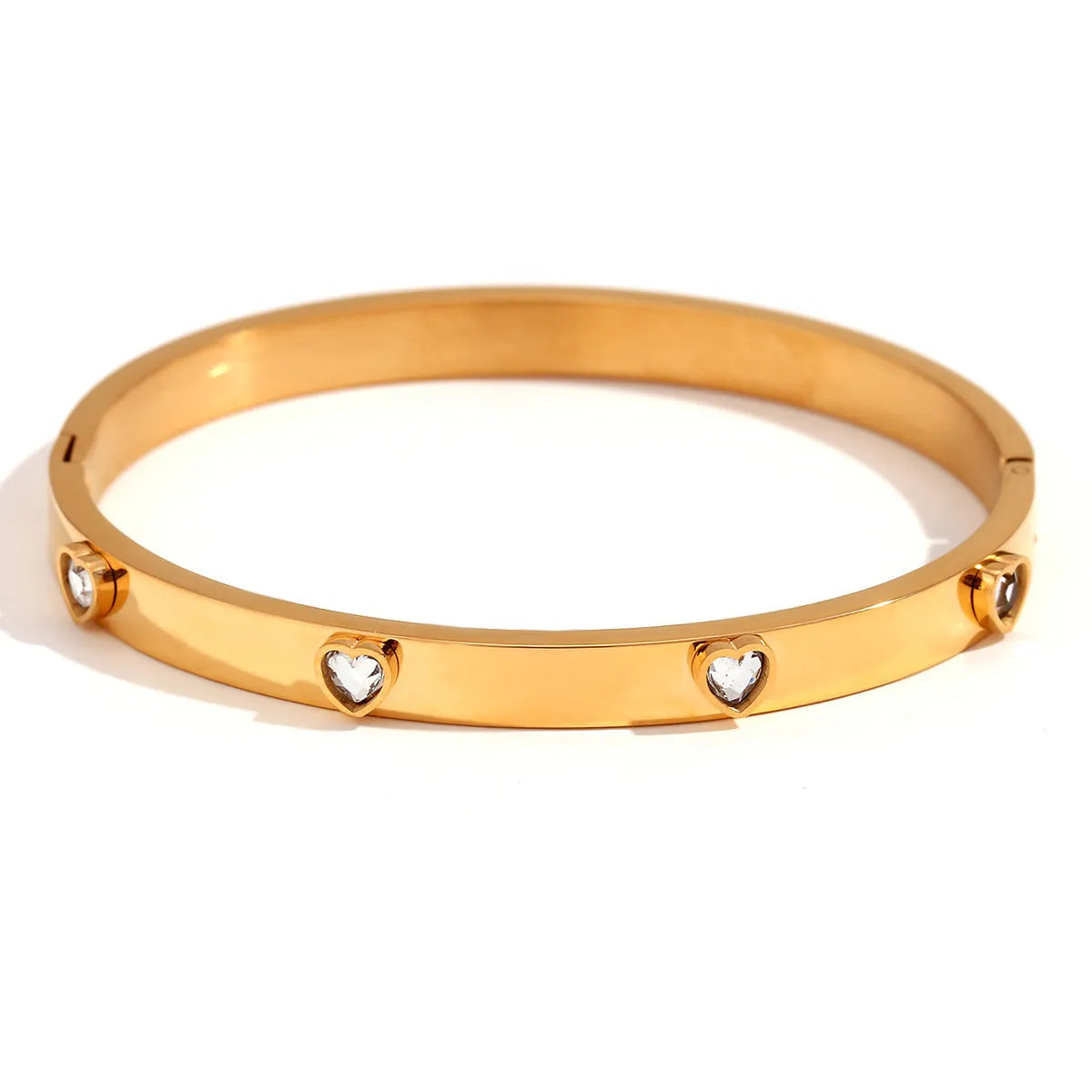 Women's stainless steel bracelet with micro-inlaid peach heart charm in golden electroplated finish