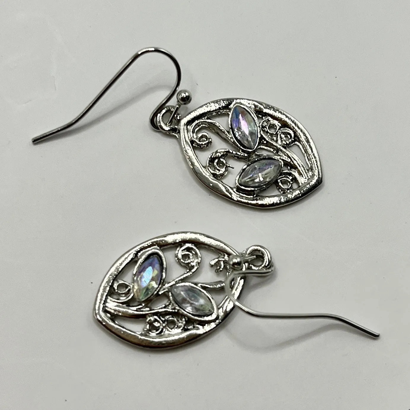 Women's silver colour leaves-shaped earrings with embedded moonstone stones and botanical design