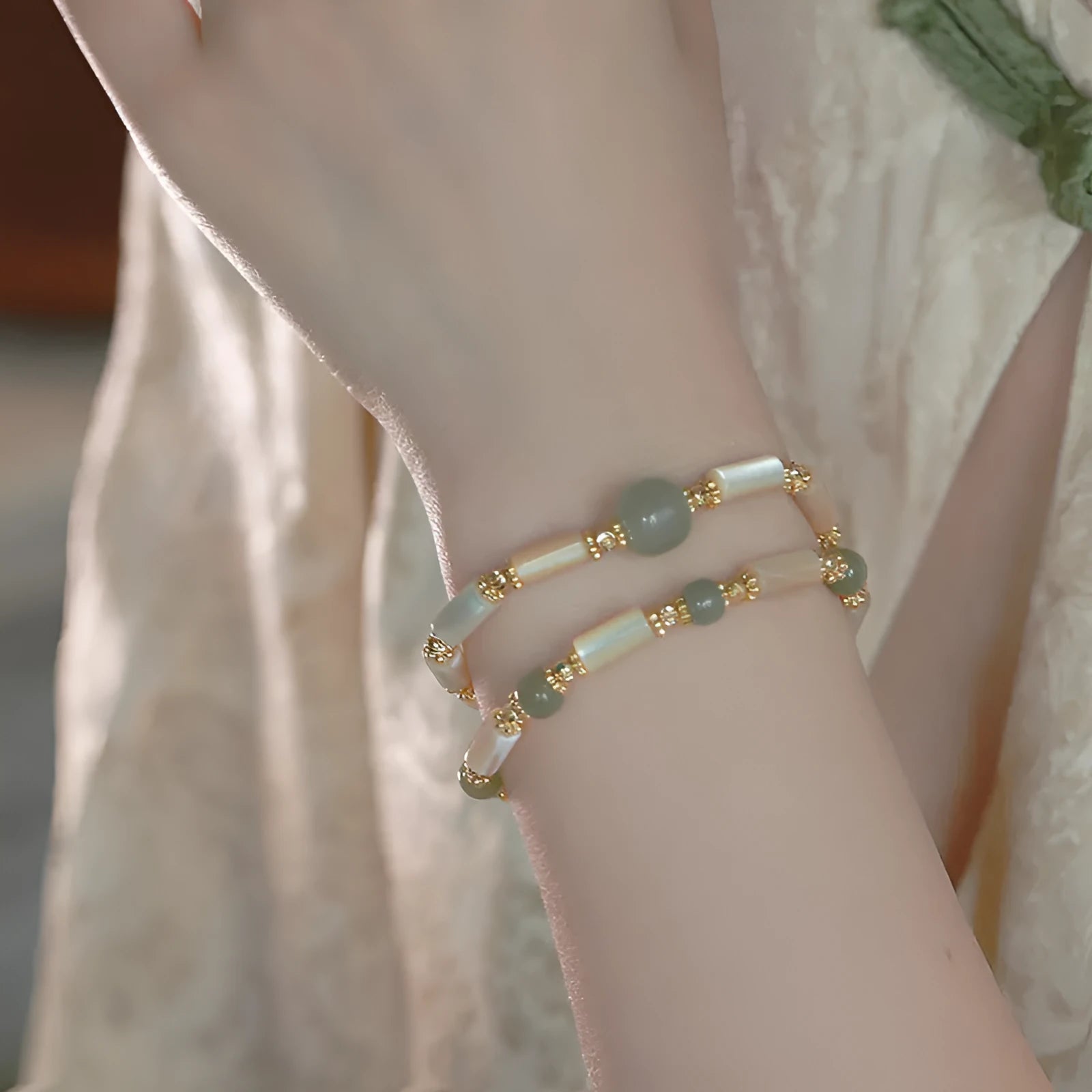 Natural Hetian jade white lip shell bracelet for women with round beads and simple geometric style