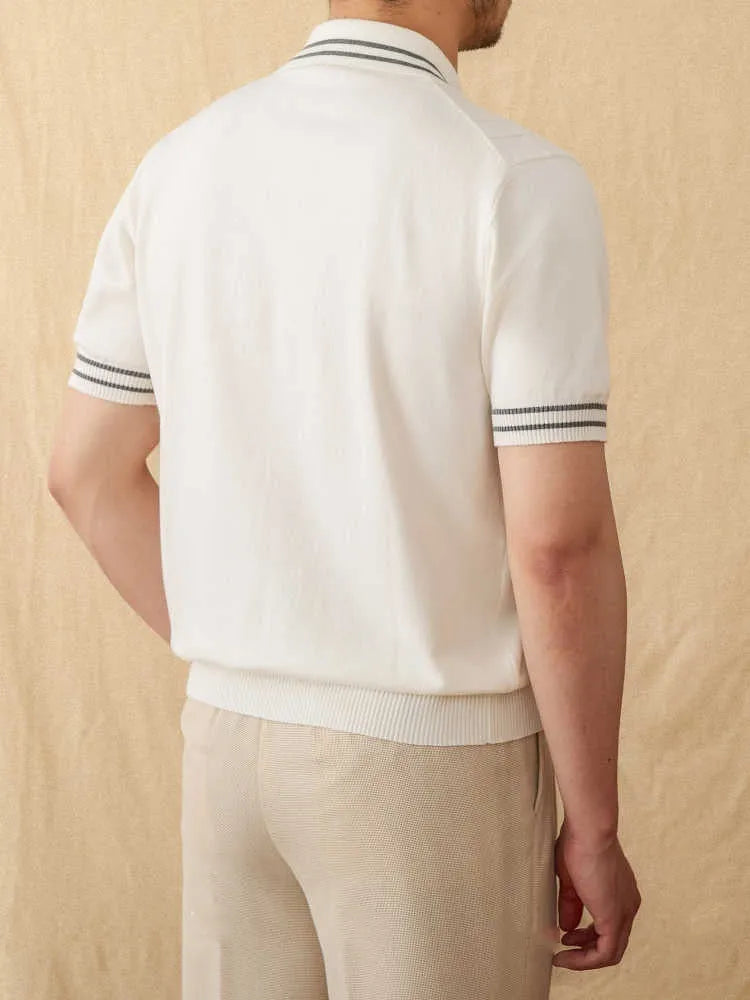 Man's apricot-coloured knitted polo shirt with a lapel collar and short sleeves.