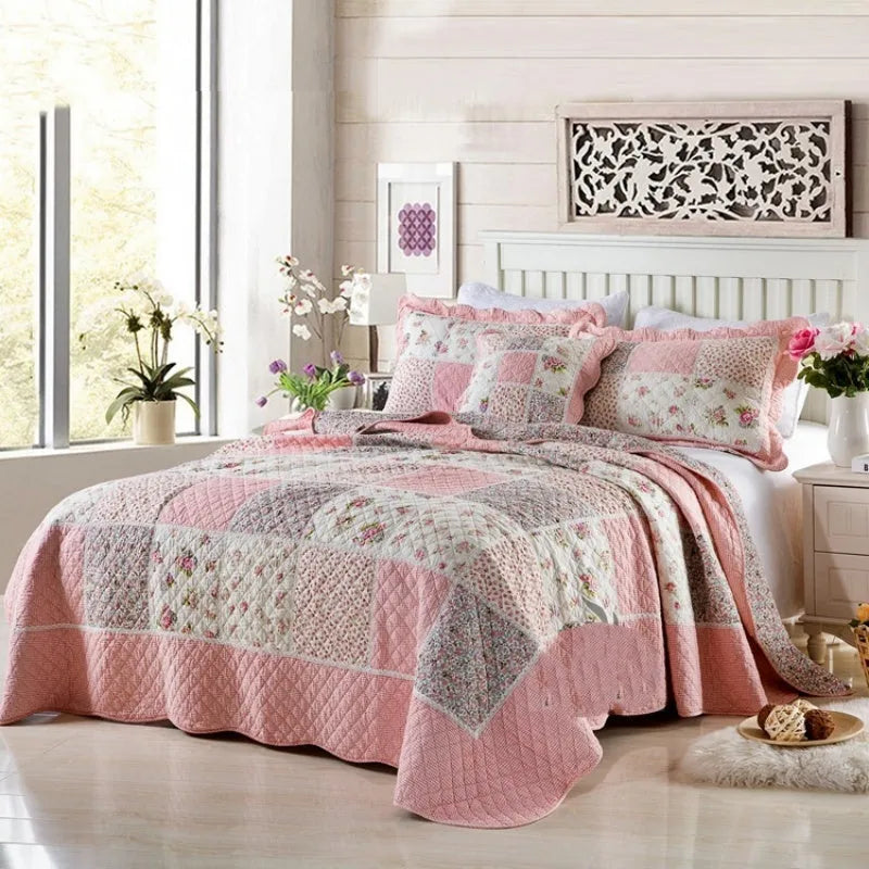 Pure cotton quilted bedspread three-piece set in washed fabric with pillowcases on a bed.