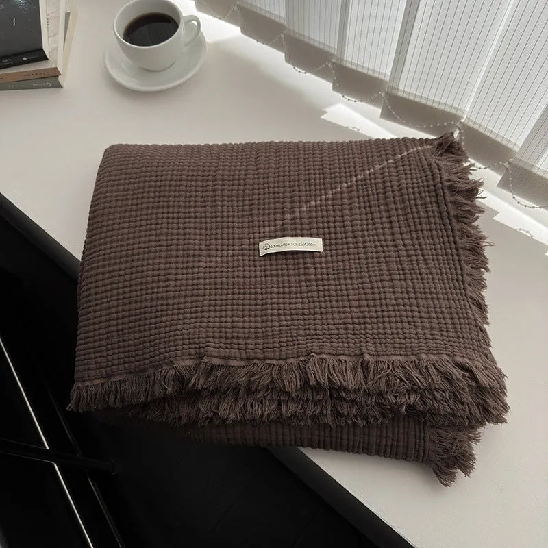 Four-layer gauze cotton blanket with knotted tassels in avocado green colour