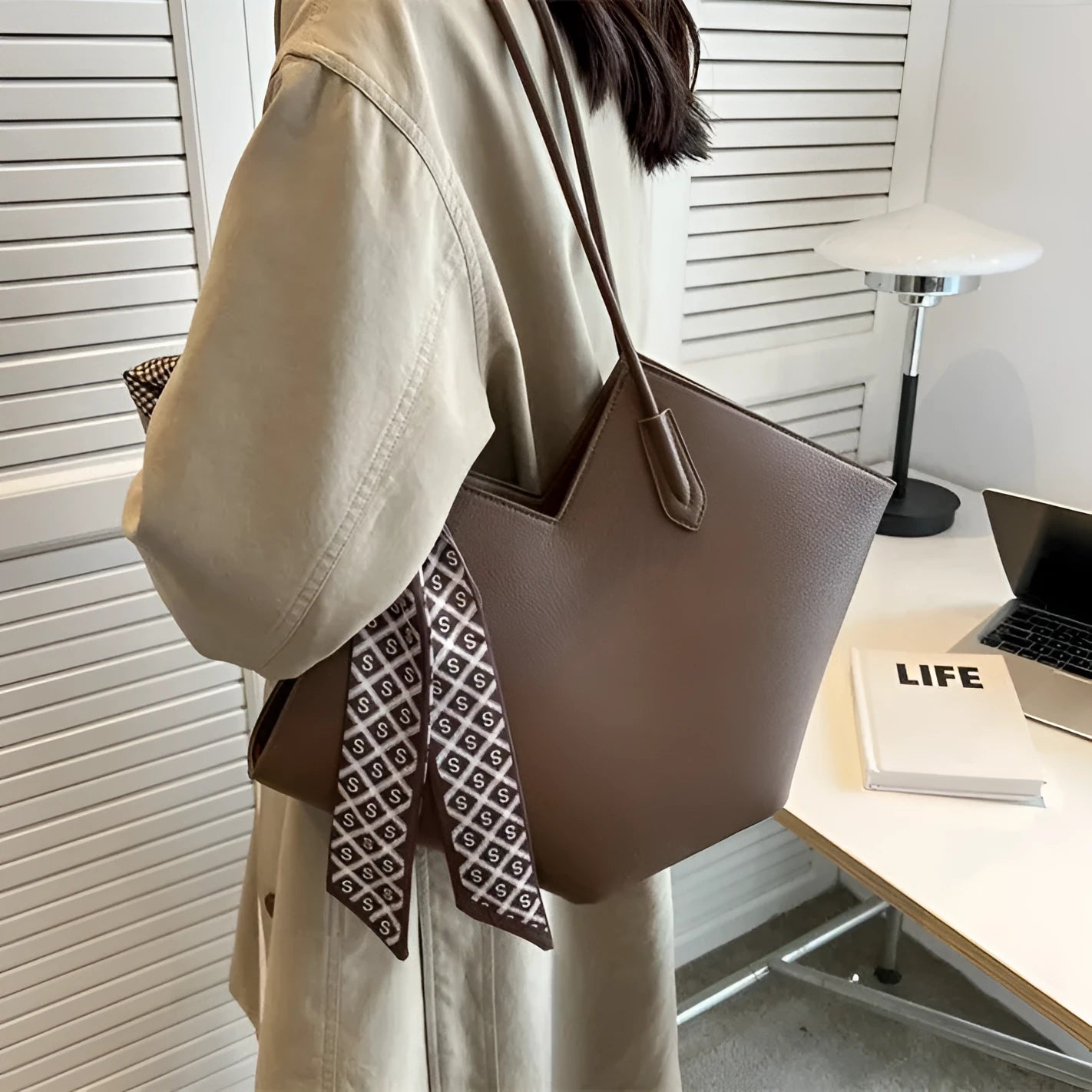 Women's large capacity PU shoulder bag in horizontal square shape with eight colour options