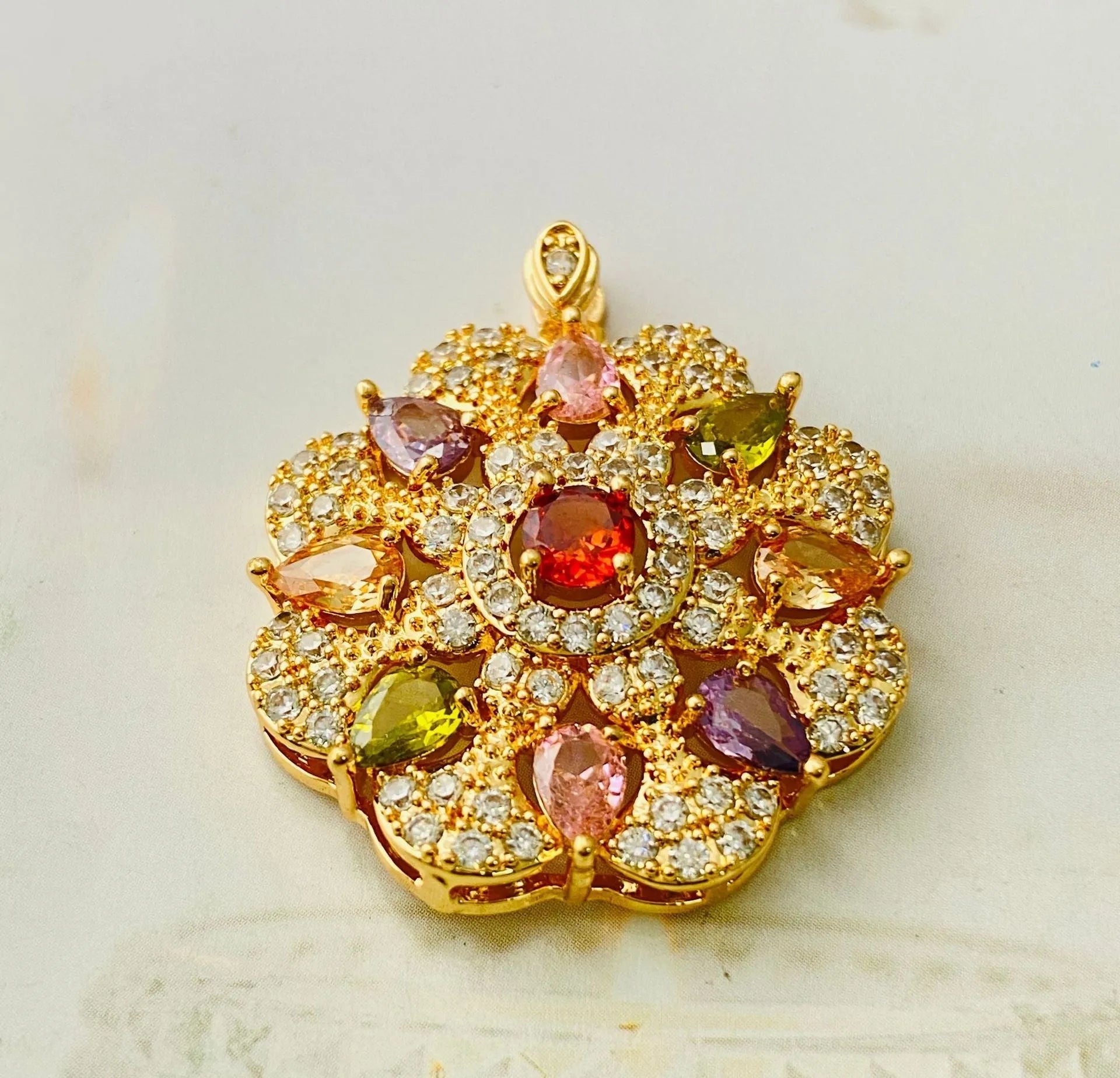 Women's colourful zircon flower pendant necklace in gold, champagne gold or platinum colour finishes