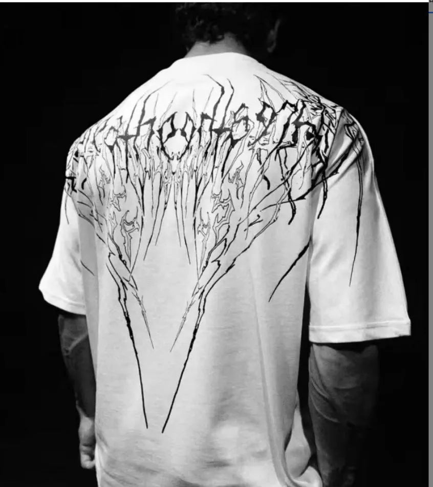 A dark style, loose-fitting plus size men's cotton short-sleeved T-shirt with gilding craft detail.