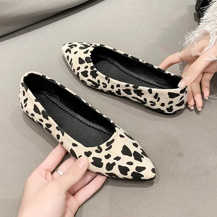 Women's leopard print flat pumps with pointed toe and low heel on rubber sole