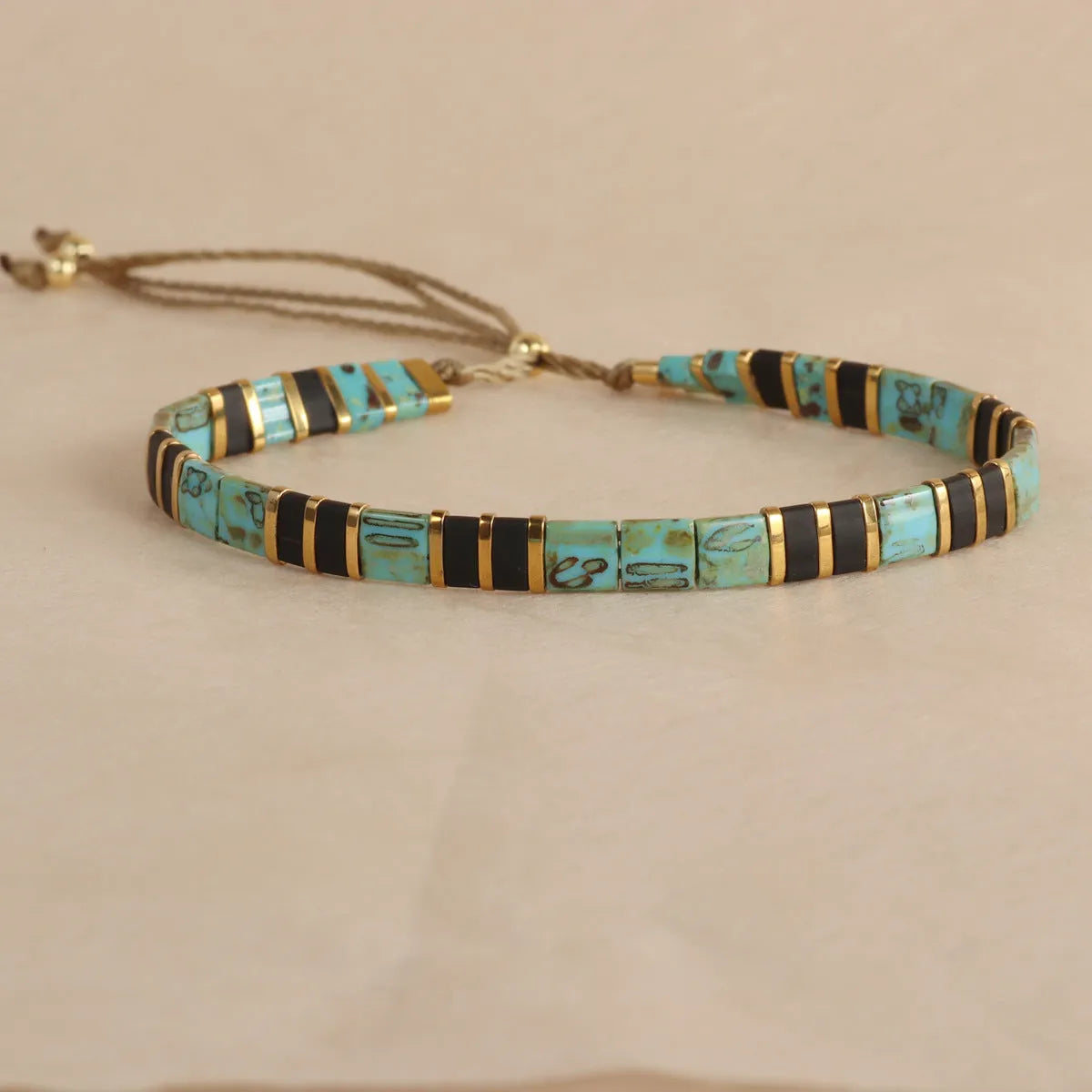 Geometric glass bead bracelet in European fashion style with round elements