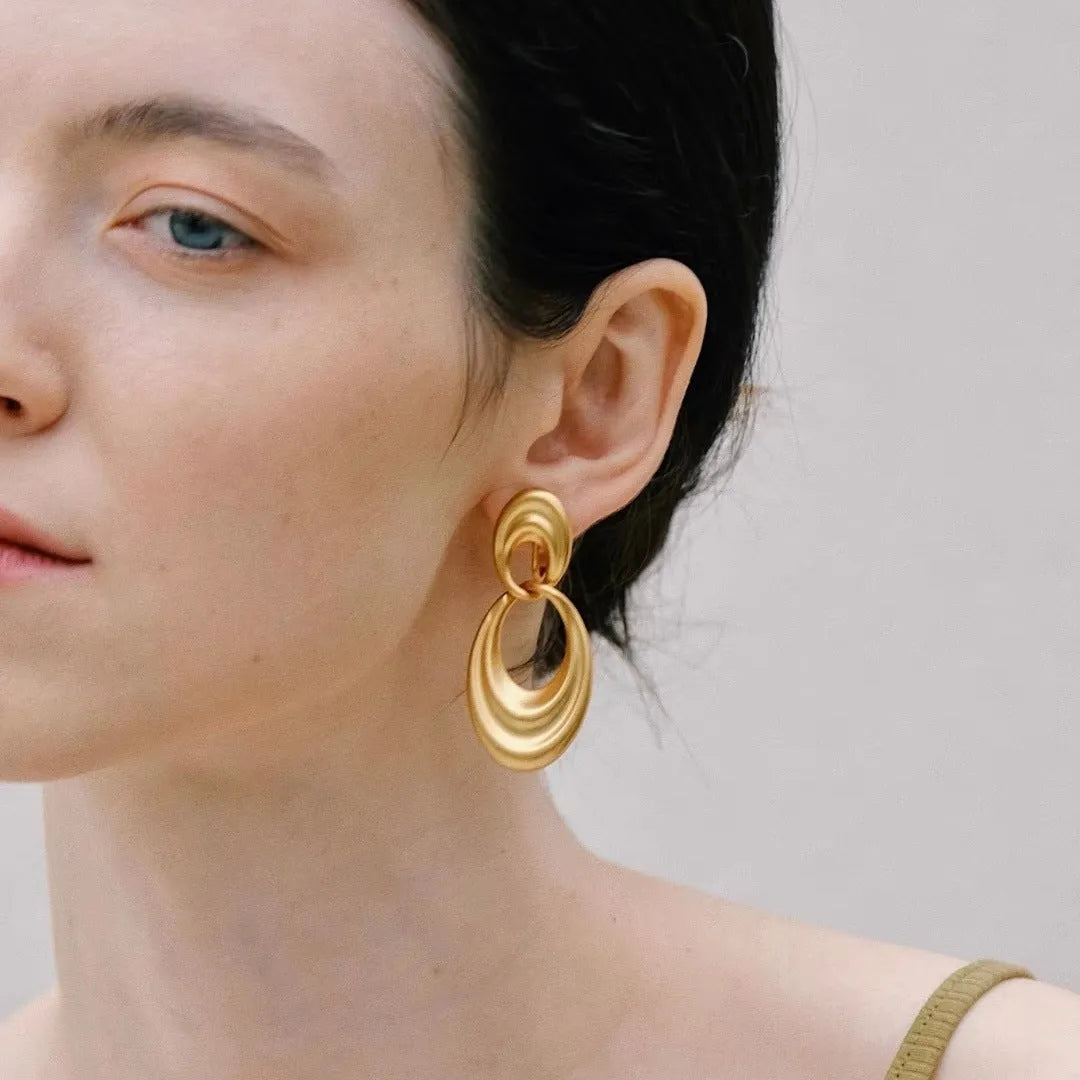 Women's copper earrings with a double circle design and quicksand colour in a French retro style.