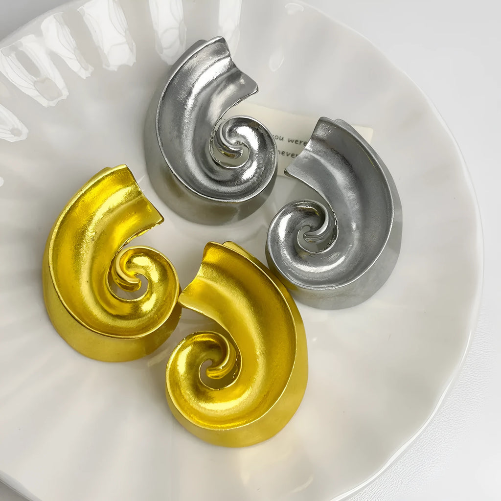 Retro geometric alloy ear studs in gold or silver finish with 5cm size