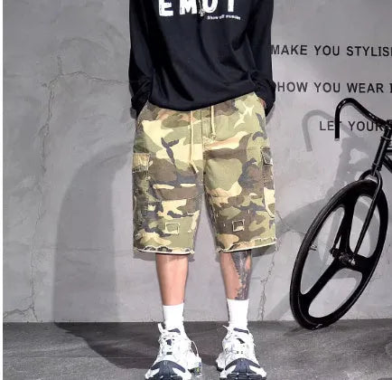 Men's retro camouflage shorts in loose fit with cropped length and cotton-polyester fabric