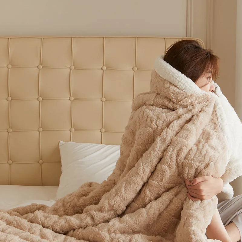 Polyester thermal flannel blanket in tea green colour measuring 180x200cm for winter bedding