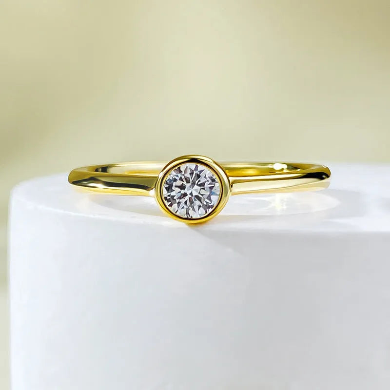 Minimalist sterling silver crown ring with linear details, shown in R962 gold and platinum plating options.