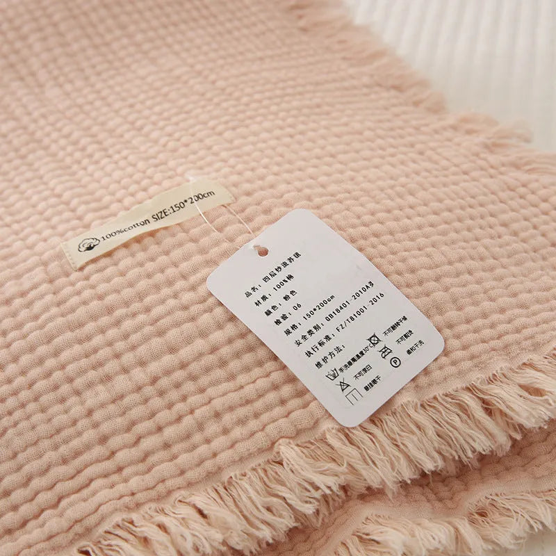 Four-layer gauze cotton blanket with knotted tassels in avocado green colour