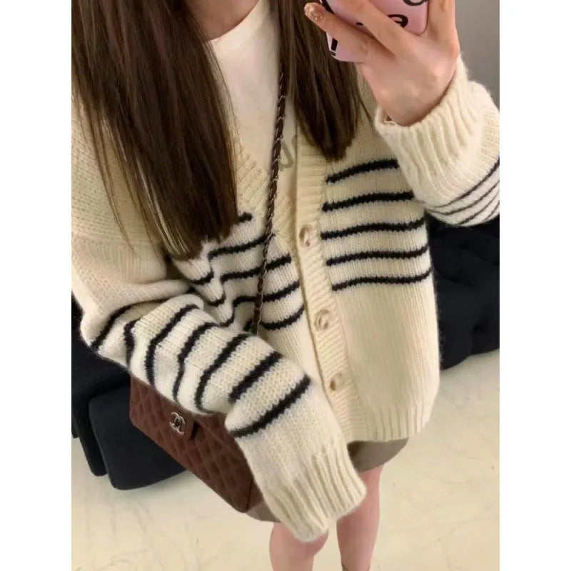 Collar button cardigan sweater with a 3D pattern in a casual Japanese Korean style.