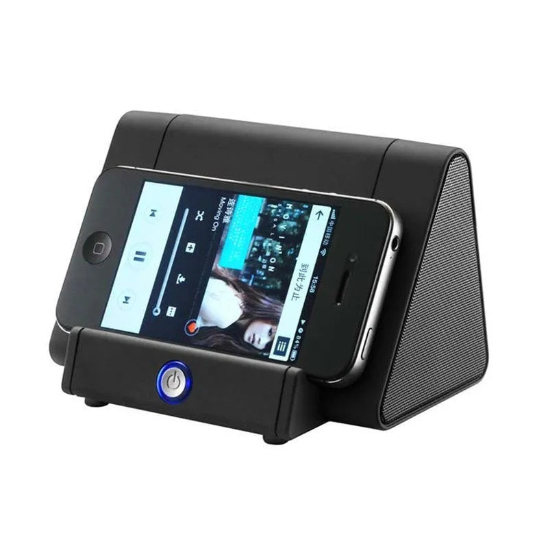 Wireless mini Bluetooth speaker in black or white with rechargeable battery