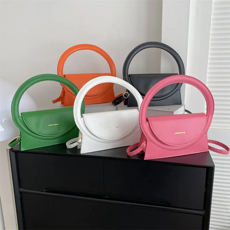 Horizontal square messenger bag in street style with sandwich pocket and phone compartment
