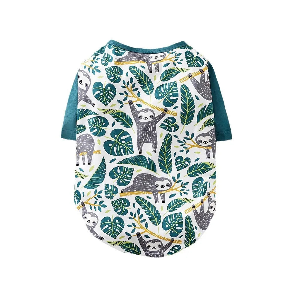 Colourful printed casual t-shirt on a small dog, showing sizing from S to XXL for weights 1.5-8 kg.