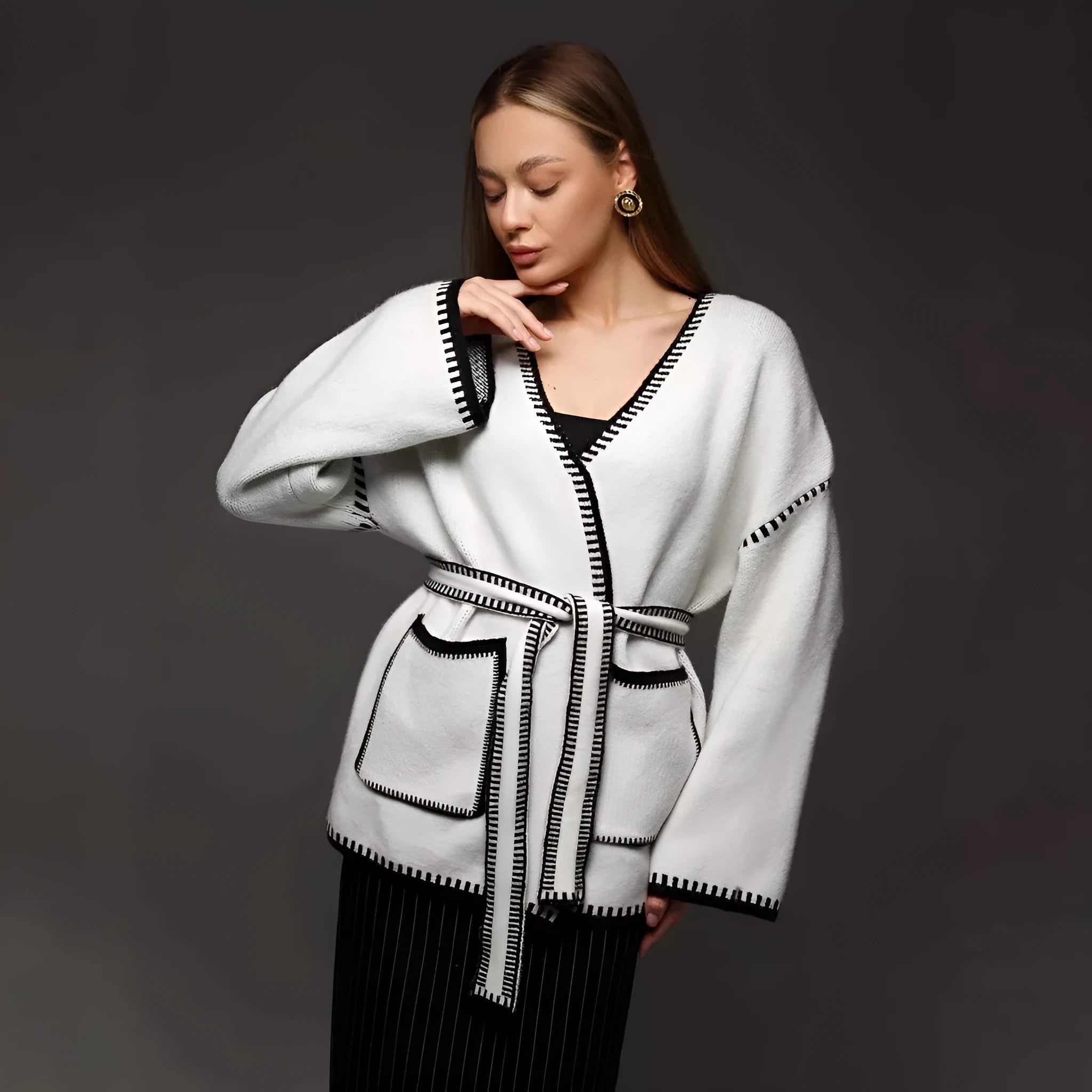 Loose mid-length knitted cardigan with lace-up front closure in cotton imitation cashmere fabric