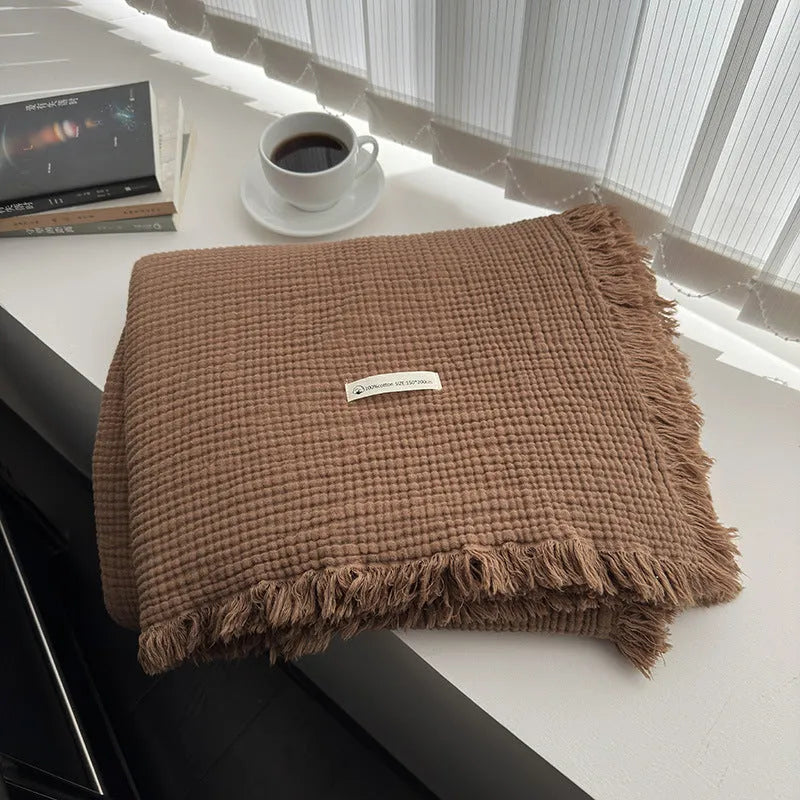 Four-layer gauze cotton blanket with knotted tassels in avocado green colour