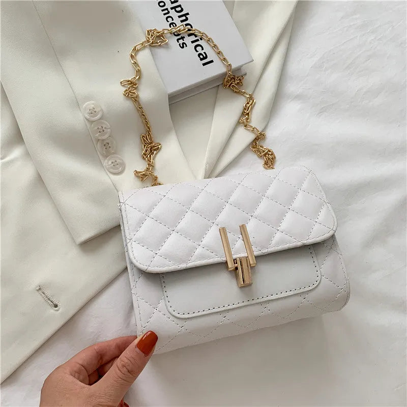Women's diamond lattice chain crossbody bag in PU leather with adjustable shoulder strap