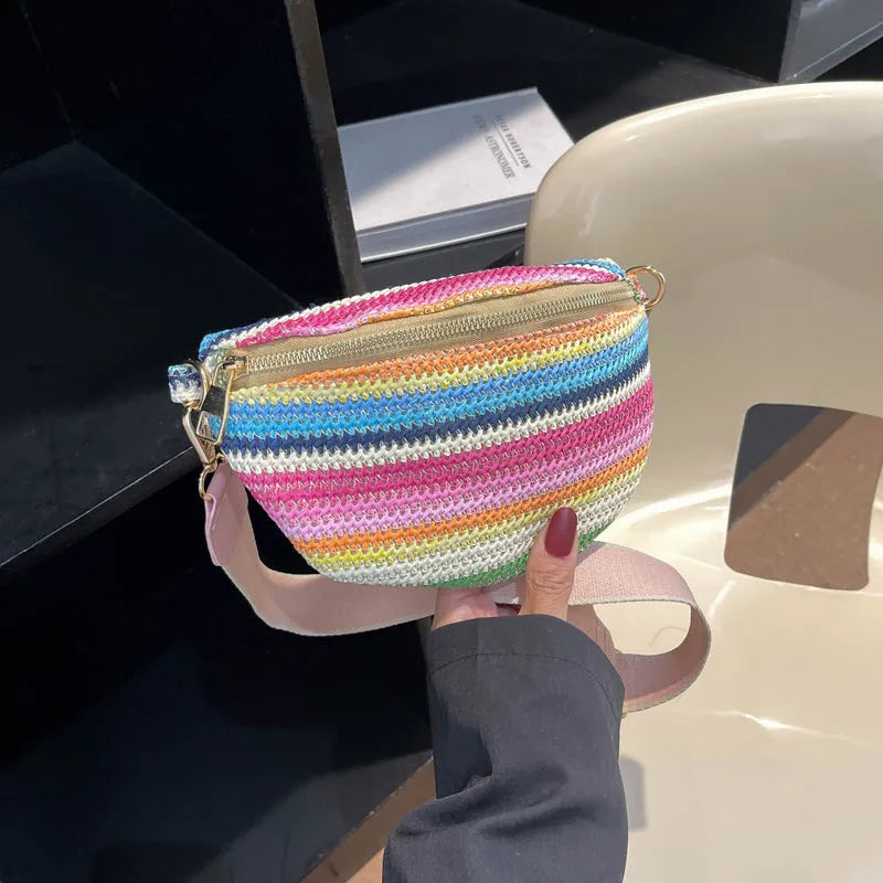 Women's woven straw beach bag with shell shape and single shoulder strap in pink colour